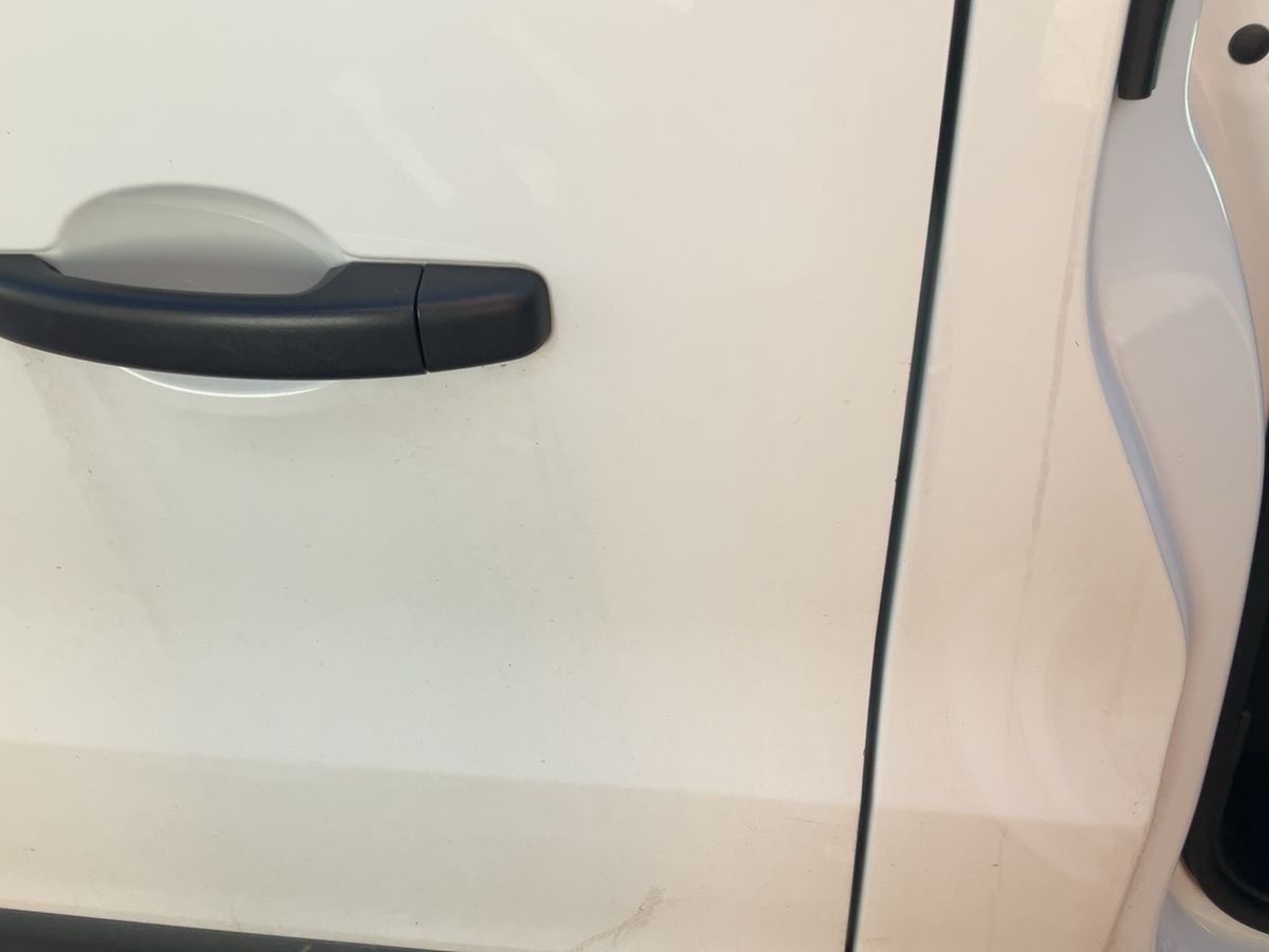 Renault Trafic 2017 — photo 16