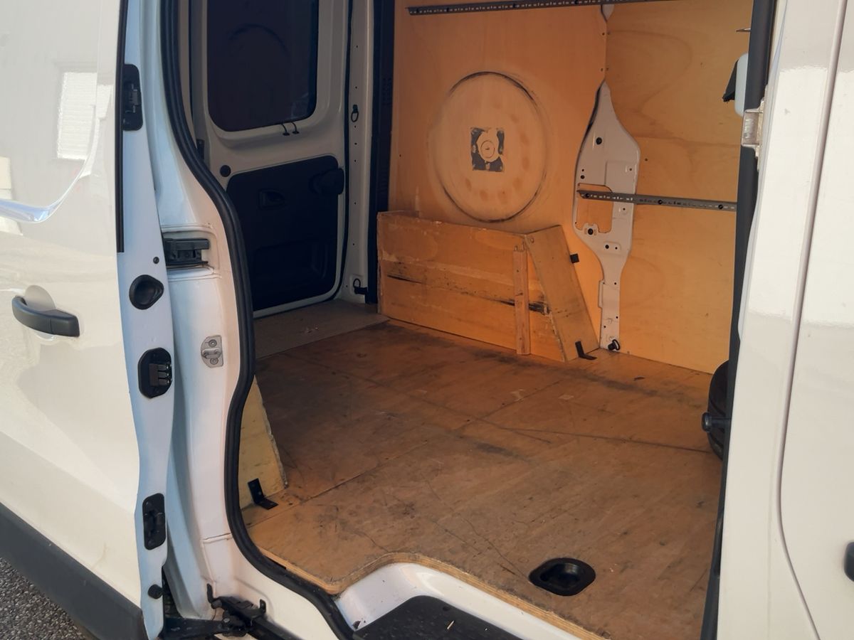 Renault Trafic 2017 — photo 20