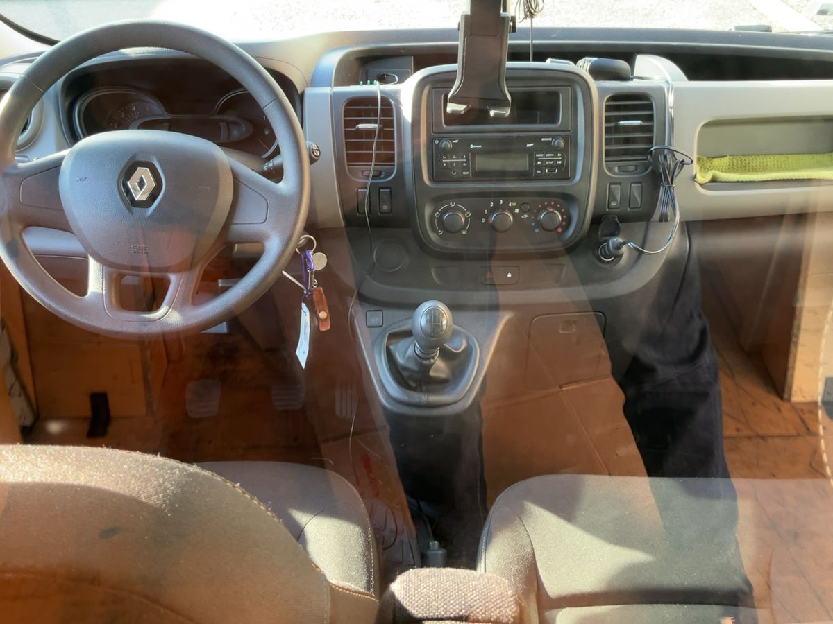 Renault Trafic 2017 — photo 18