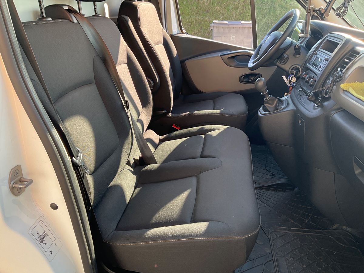 Renault Trafic 2017 — photo 23
