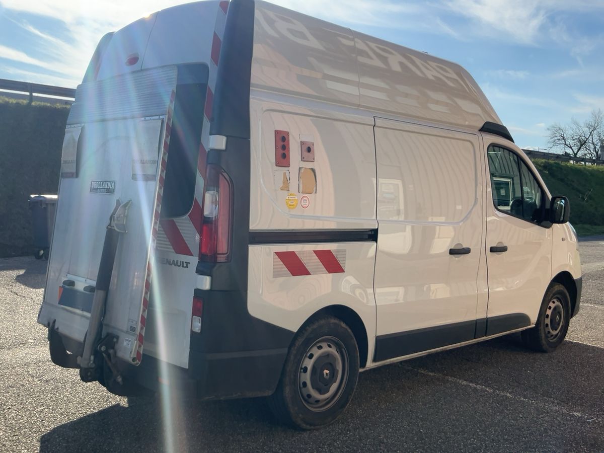 Renault Trafic 2017 — photo 9