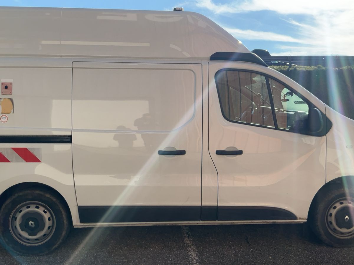Renault Trafic 2017 — photo 11