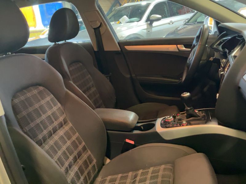 Audi A4 2.0 TDI Ambition 2012 – снимка 17