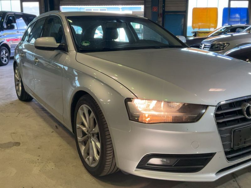 Audi A4 2.0 TDI Ambition 2012 – снимка 12
