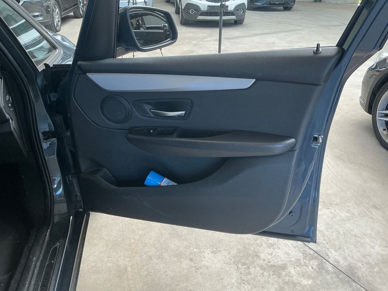 BMW 2er 218d Active Tourer Basis 2015 – снимка 31