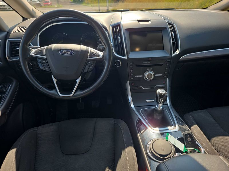 Ford S-Max 2.0 TDCi Titanium 4x4 — zdjęcie 11