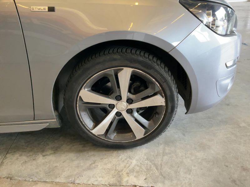 Peugeot 308 1.2 e-THP Style 2017 – снимка 11