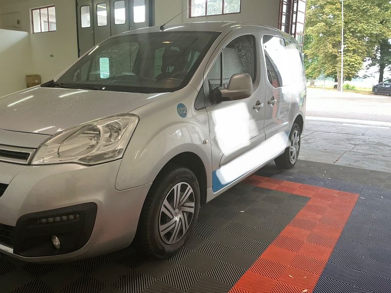 Citroen Berlingo 1.6 Blue-HDi Seduction (N1) — zdjęcie 2