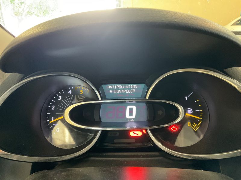 Renault Clio 1.5 dCi Energy Business Eco2 — zdjęcie 4