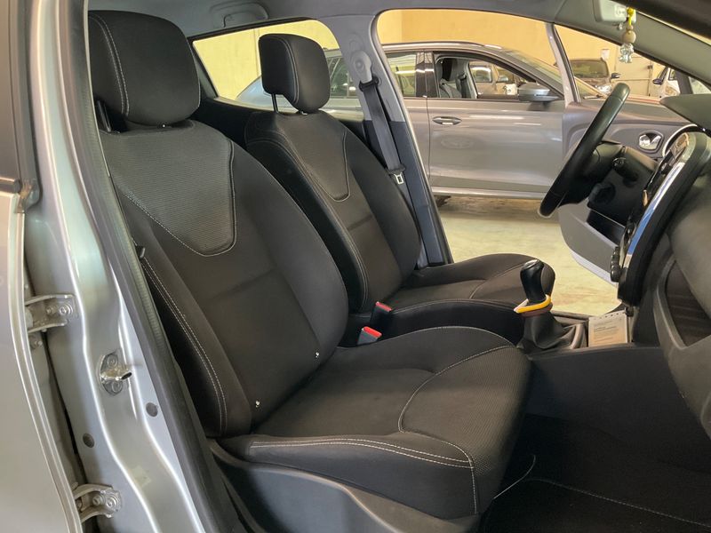 Renault Clio 1.5 dCi Energy Business Eco2 — zdjęcie 3