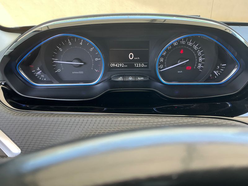 Peugeot 2008 1.2 PureTech Crossway — zdjęcie 13