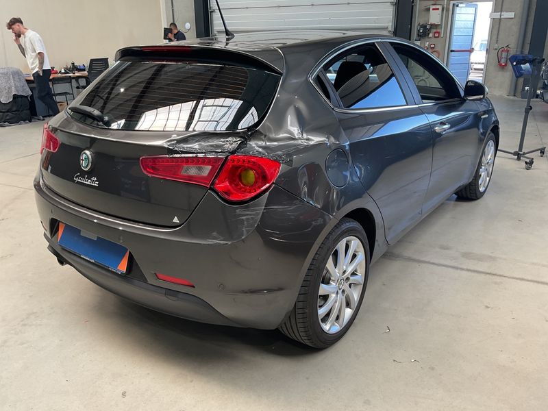 Alfa Romeo Giulietta 1.6 JTDM Turismo — zdjęcie 2