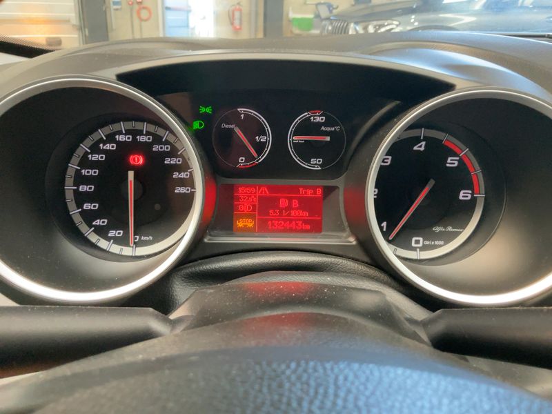 Alfa Romeo Giulietta 1.6 JTDM Turismo — zdjęcie 4