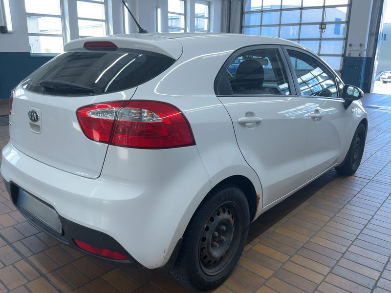 Kia Rio 1.2 Attract — zdjęcie 6