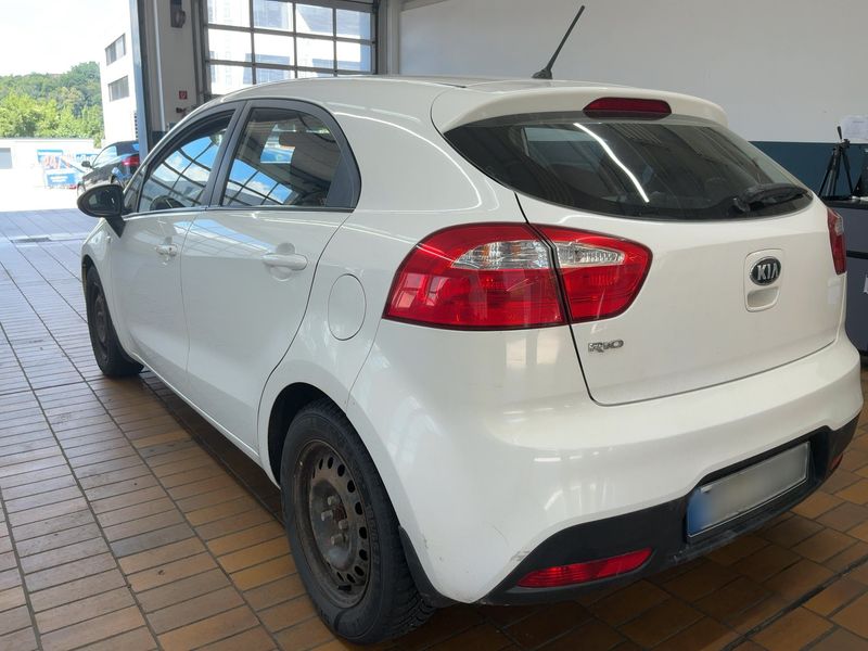 Kia Rio 1.2 Attract — zdjęcie 3