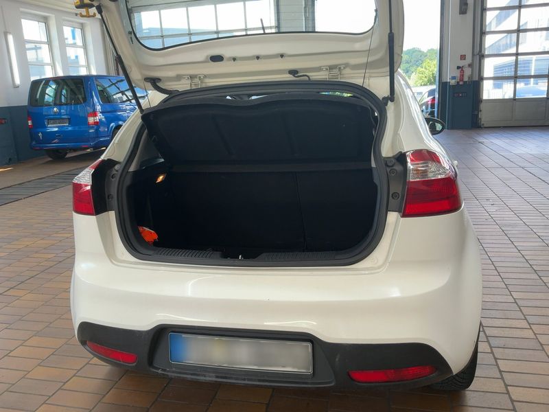 Kia Rio 1.2 Attract — zdjęcie 10