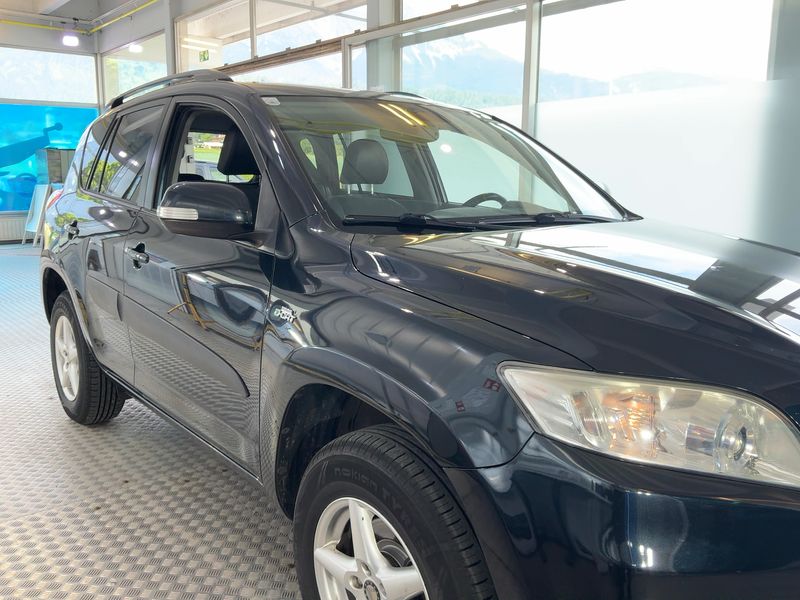 Toyota RAV 4 2.2 D-4D Executive 2011 – снимка 12