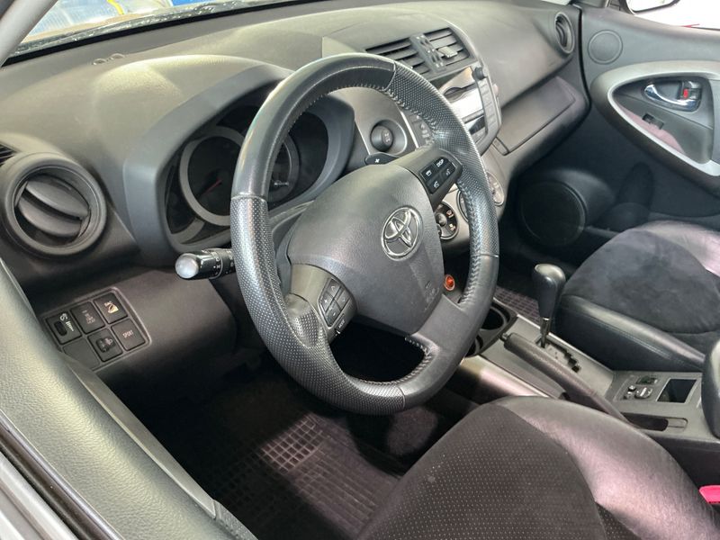 Toyota RAV 4 2.2 D-4D Executive 2011 – снимка 24