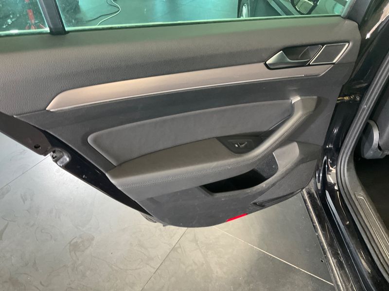 Volkswagen Passat 2.0 TDI Highline 4Motion BlueMotion Tech 2014 – снимка 23