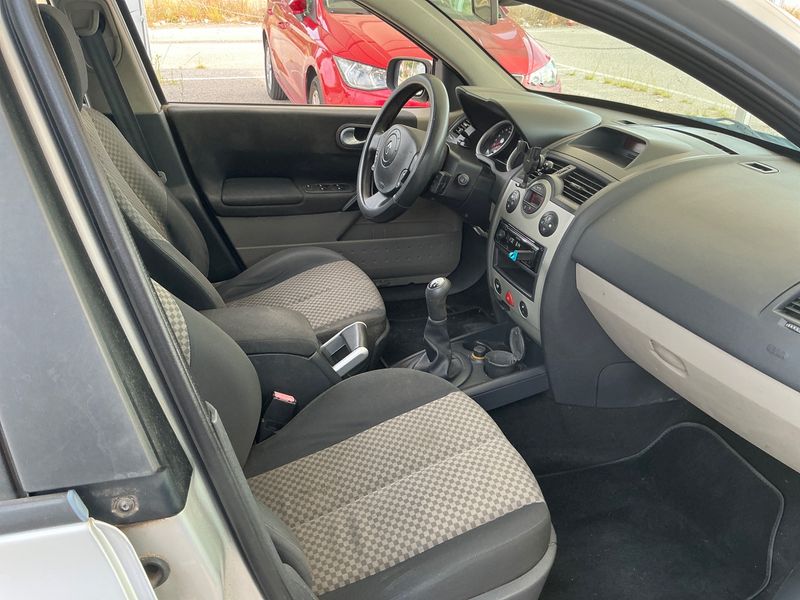 Renault Megane 1.6 Expression Confort — zdjęcie 3