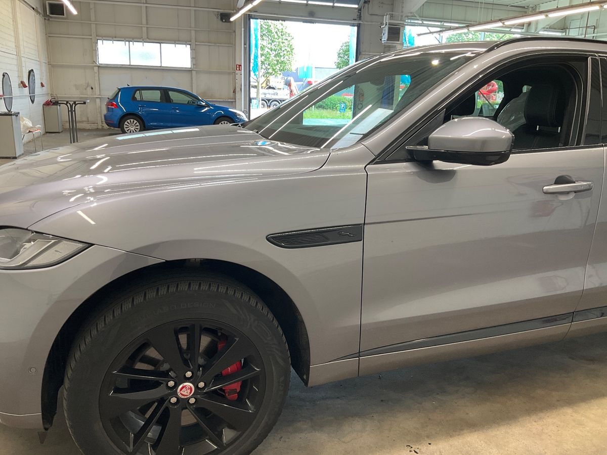 Jaguar F-Pace P400e Plug-in Hybrid R-Dynamic S AWD
