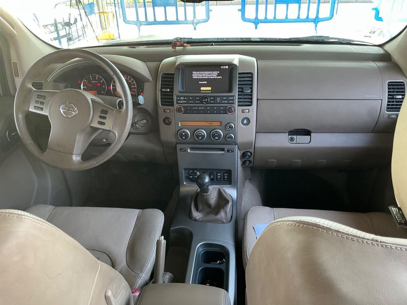 Nissan Pathfinder 2.5 dCi LE — zdjęcie 12