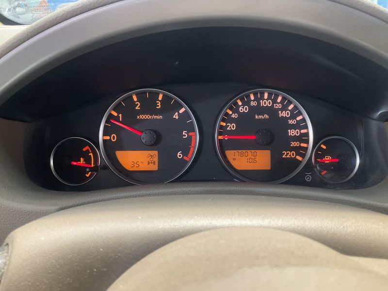 Nissan Pathfinder 2.5 dCi LE — zdjęcie 14