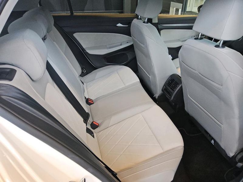 Volkswagen Golf VIII 1.5 eTSI ACT Style — zdjęcie 12