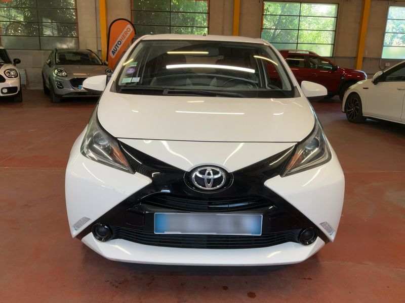 Toyota Aygo 1.0 X-Play — zdjęcie 9
