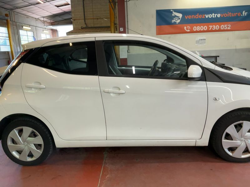 Toyota Aygo 1.0 X-Play — zdjęcie 7