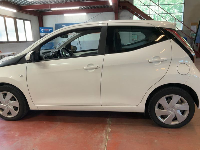 Toyota Aygo 1.0 X-Play — zdjęcie 4
