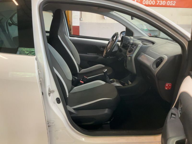Toyota Aygo 1.0 X-Play — zdjęcie 11