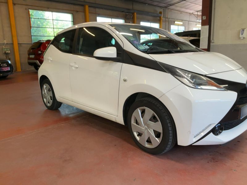 Toyota Aygo 1.0 X-Play — zdjęcie 8