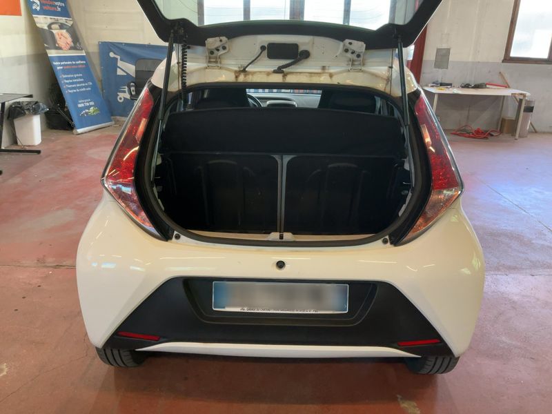 Toyota Aygo 1.0 X-Play — zdjęcie 10