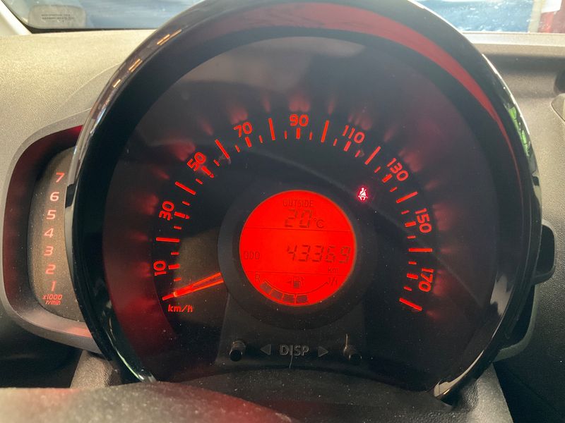 Toyota Aygo 1.0 X-Play — zdjęcie 13