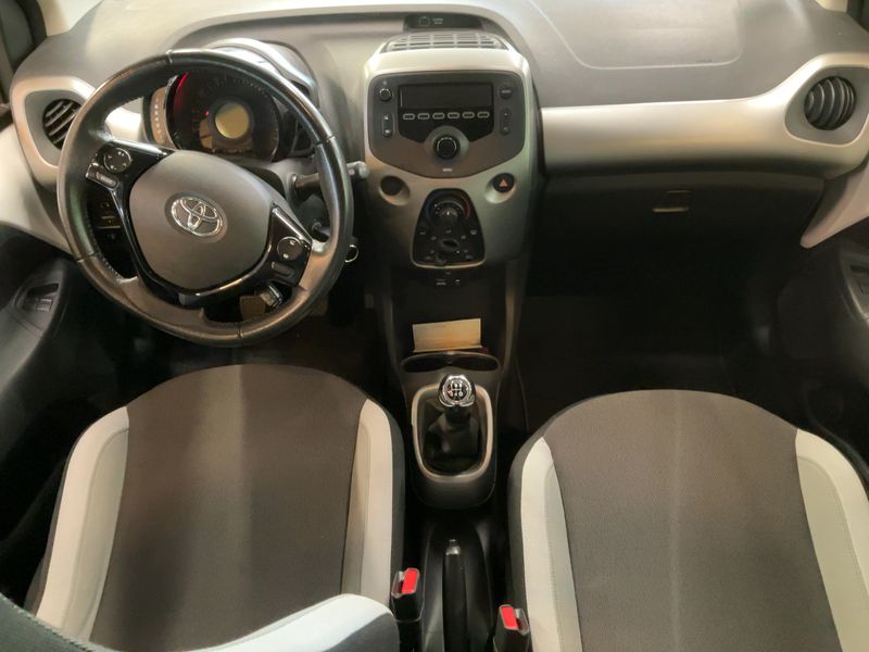 Toyota Aygo 1.0 X-Play — zdjęcie 12
