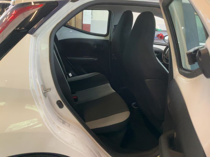 Toyota Aygo 1.0 X-Play — zdjęcie 14