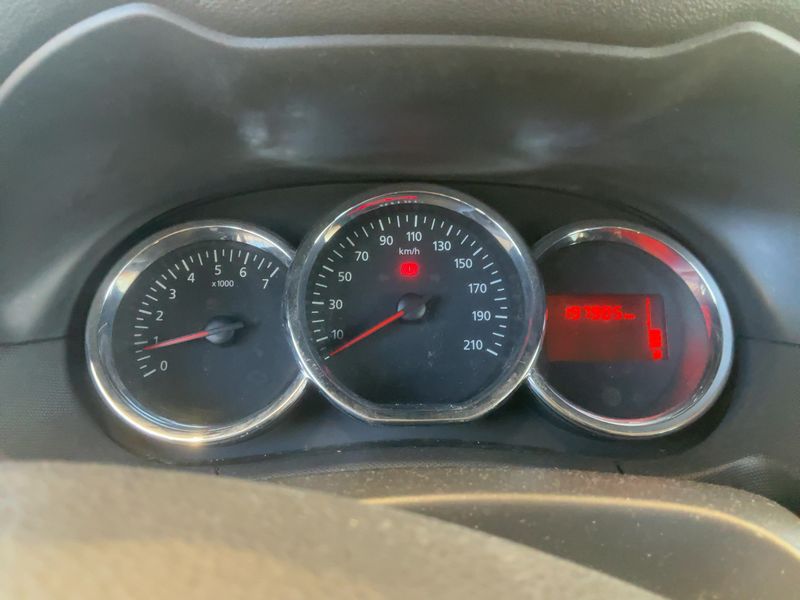 Dacia Duster 1.6 Laureate 4x2 — zdjęcie 13