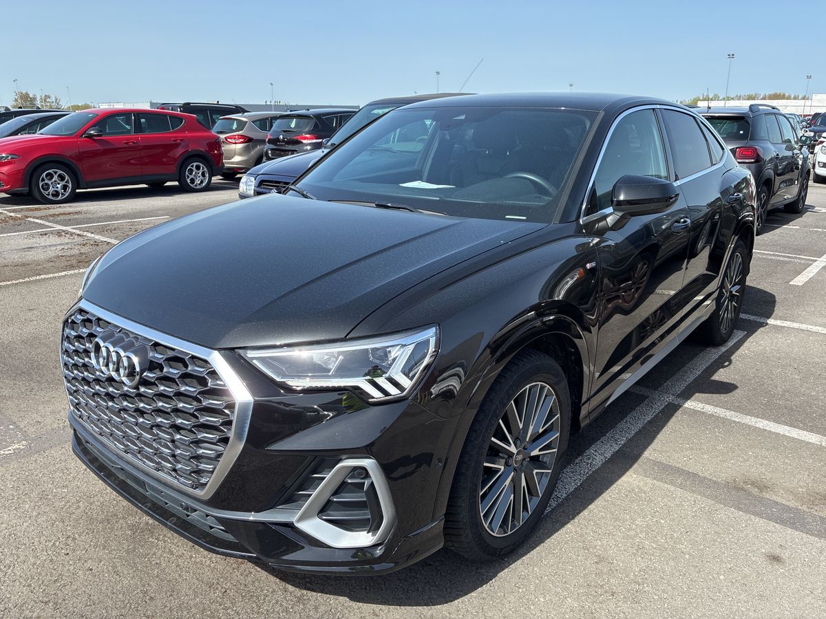 Audi Q3 2023 — photo 1