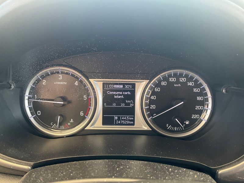 Suzuki Vitara 1.6 DDiS V-Top 4x4 — zdjęcie 13
