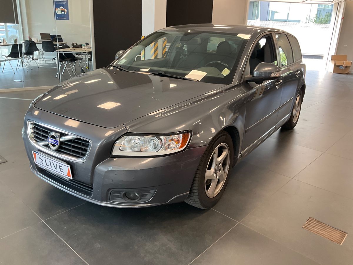 Volvo V50 2011 — photo 1