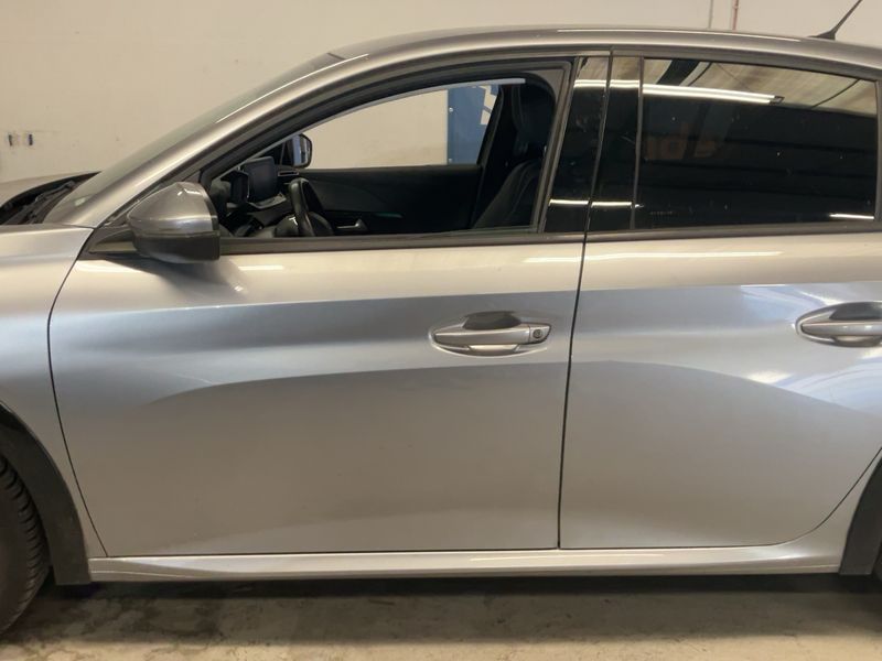 Peugeot 208 electric drive 100 kW Allure Pack — zdjęcie 4