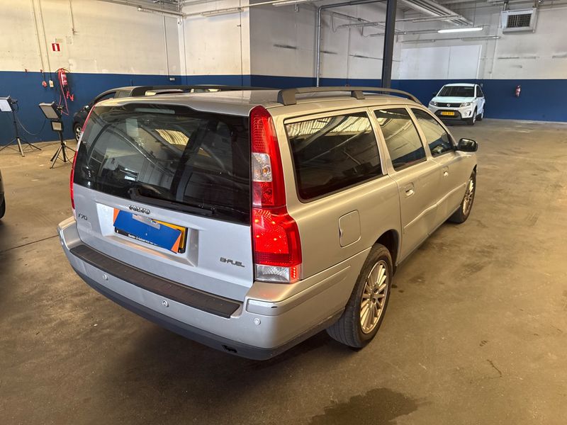 Volvo V70 2.4 Bi-Fuel Kinetic — zdjęcie 2