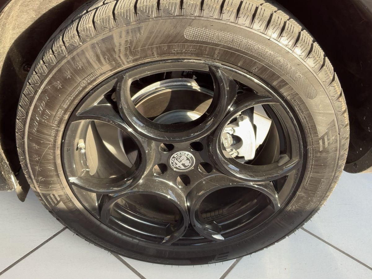 Alfa Romeo 2022 — photo 6