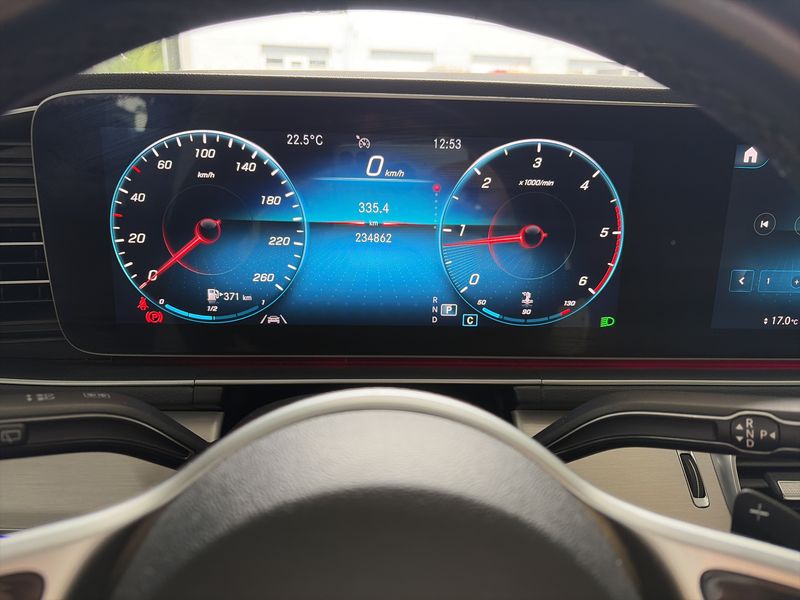 Mercedes-Benz GLE-Klasse GLE 300 d 4Matic — zdjęcie 12