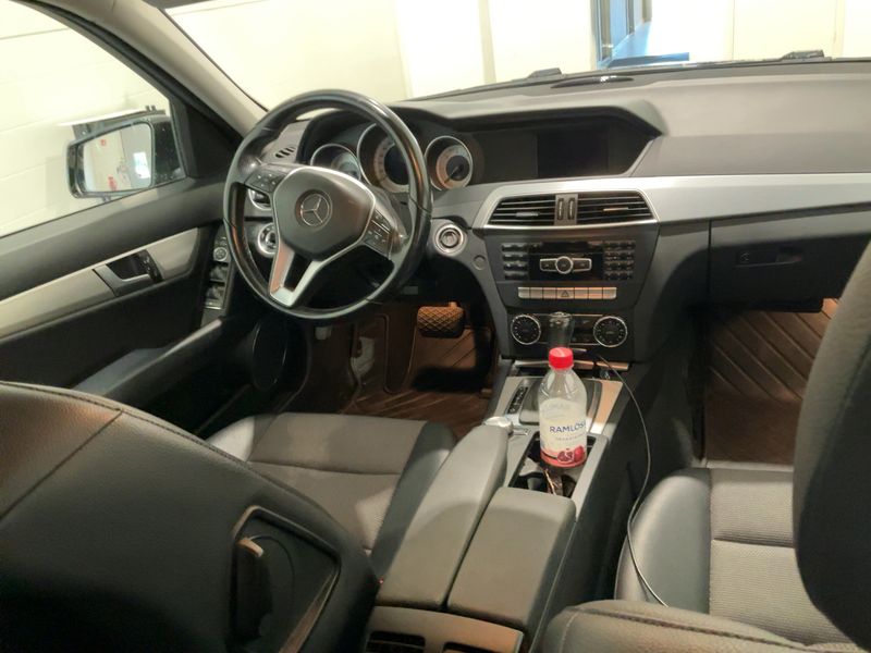 Mercedes-Benz C-Klasse C 220 CDI T BlueEfficiency Avantgarde — zdjęcie 12