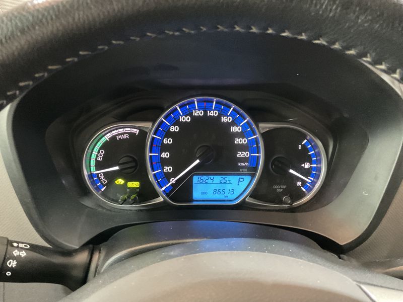 Toyota Yaris 1.5 Hybrid Club — zdjęcie 13