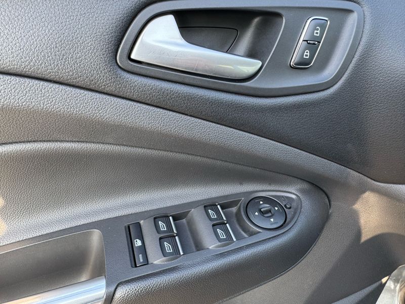 Ford Kuga 1.5 EcoBoost Titanium — zdjęcie 18