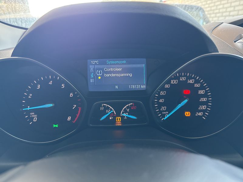 Ford Kuga 1.5 EcoBoost Titanium — zdjęcie 12