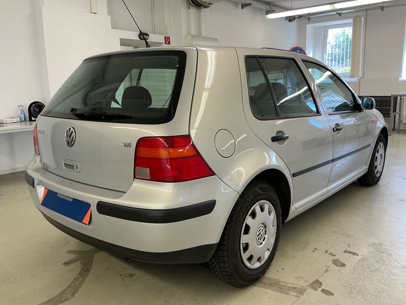 Volkswagen Golf IV 1.6 Comfortline — zdjęcie 2